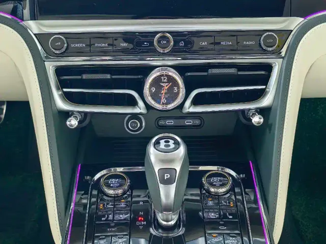 Bentley Flying Spur — Фото автомобиля 15