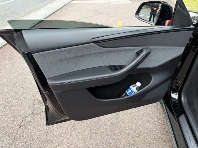 Tesla Model Y — Фото автомобиля 6