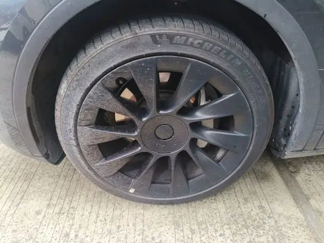 Tesla Model Y — Фото автомобиля 24