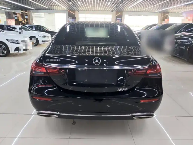 Mercedes-Benz E-Class — Фото автомобиля 5