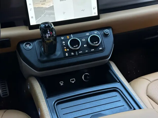 Land Rover Defender — Фото автомобиля 17
