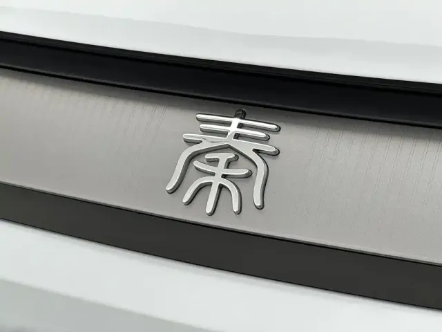 BYD Qin L — Фото автомобиля 25