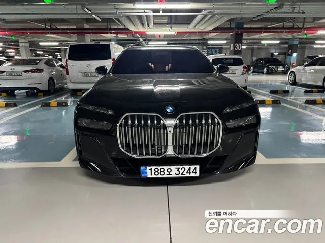 BMW 7 Series — Фото автомобиля 3