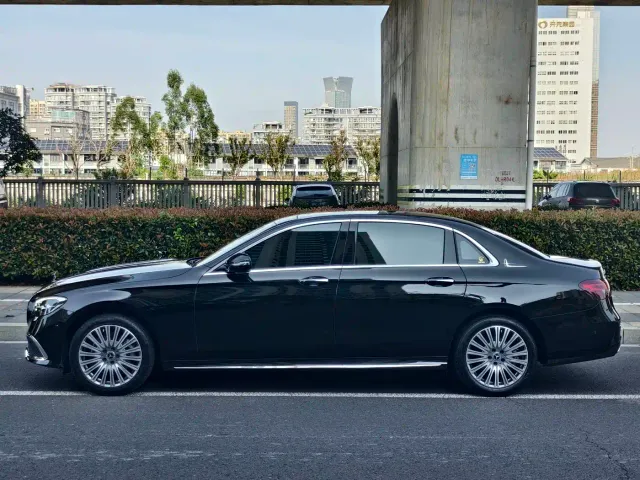 Mercedes-Benz E-Class — Фото автомобиля 5
