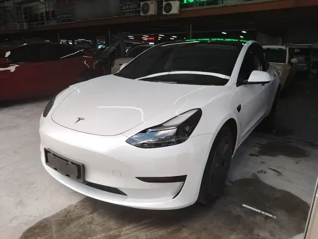 Фотография автомобиля — Tesla Model 3