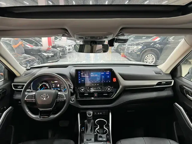 Toyota Highlander — Фото автомобиля 5