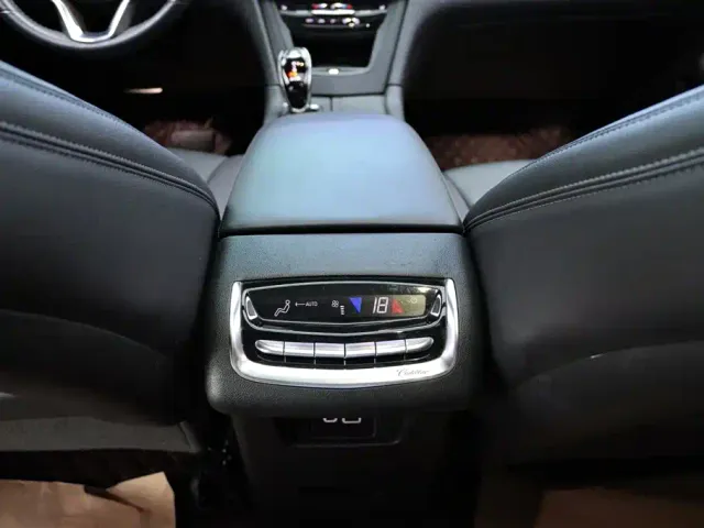 Cadillac XT6 — Фото автомобиля 16