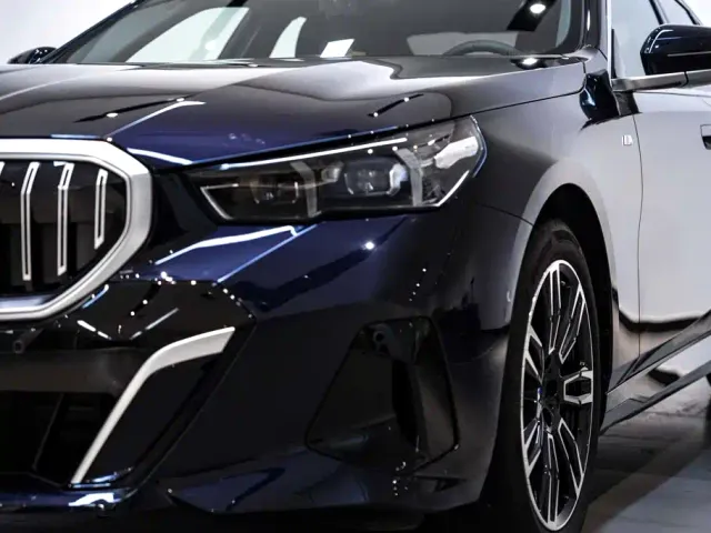 BMW 5 Series — Фото автомобиля 10