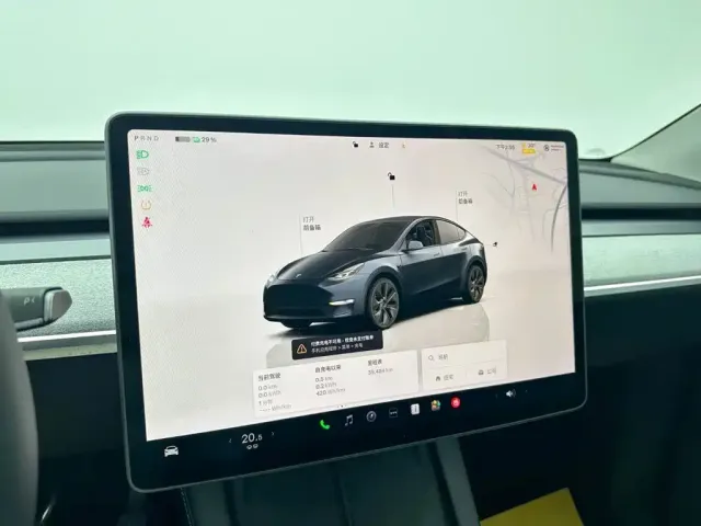 Tesla Model Y — Фото автомобиля 10