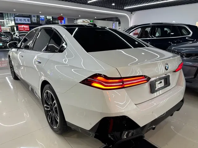 BMW 5 Series — Фото автомобиля 8