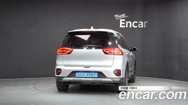 Kia Niro — Фото автомобиля 4