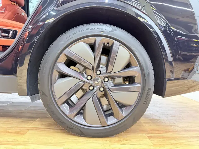 Li Auto L9 — Фото автомобиля 7