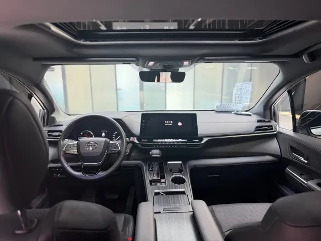 Toyota Sienna — Фото автомобиля 7