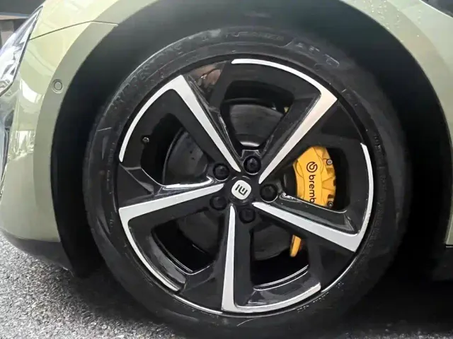 Xiaomi SU7 — Фото автомобиля 5