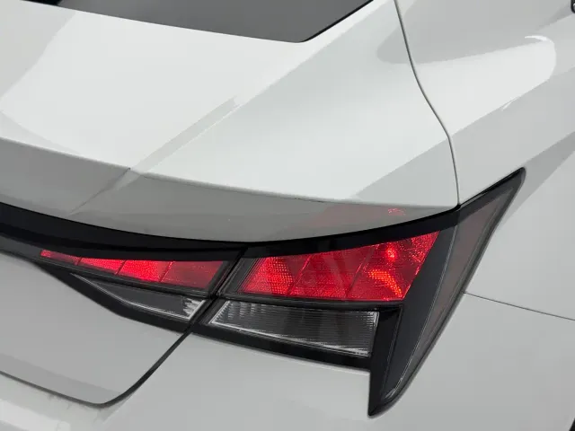 Hyundai Elantra — Фото автомобиля 5