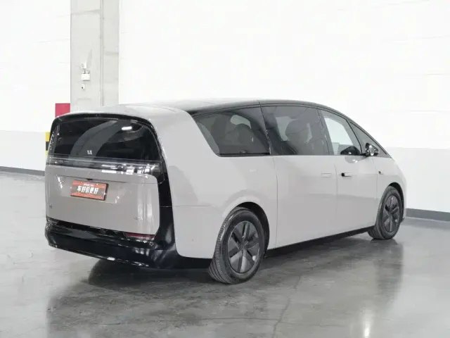 Li Auto MEGA — Фото автомобиля 2
