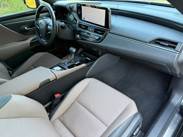 Lexus ES — Фото автомобиля 4