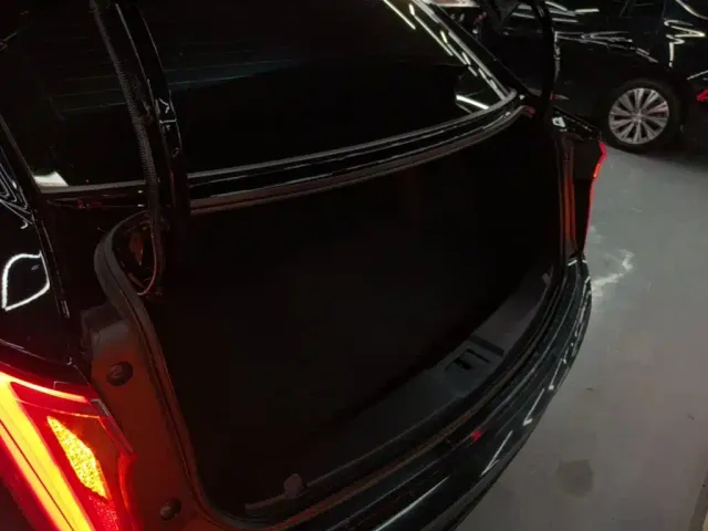 Hongqi E-QM5 — Фото автомобиля 18