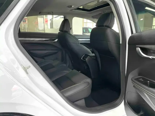 Geely Binrui — Фото автомобиля 13