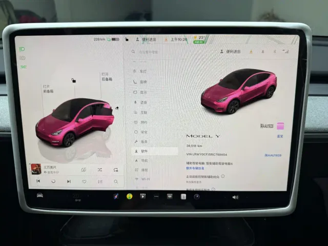 Tesla Model Y — Фото автомобиля 11