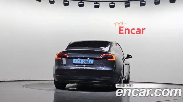 Tesla Model 3 — Фото автомобиля 4