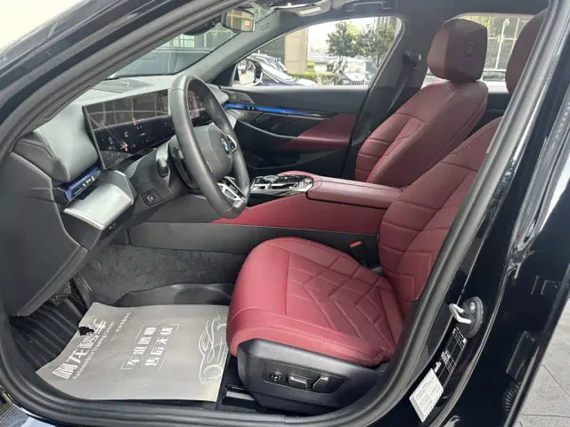 BMW 5 Series — Фото автомобиля 11