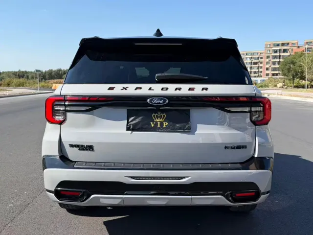 Ford Explorer — Фото автомобиля 8