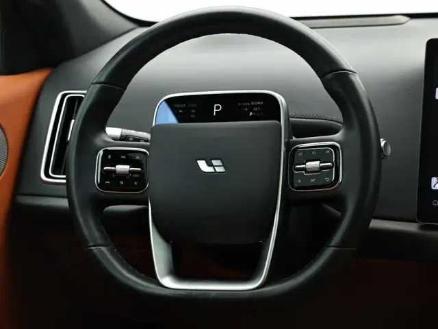 Li Auto L7 — Фото автомобиля 15