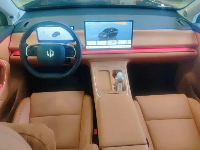 Leapmotor C10 — Фото автомобиля 12