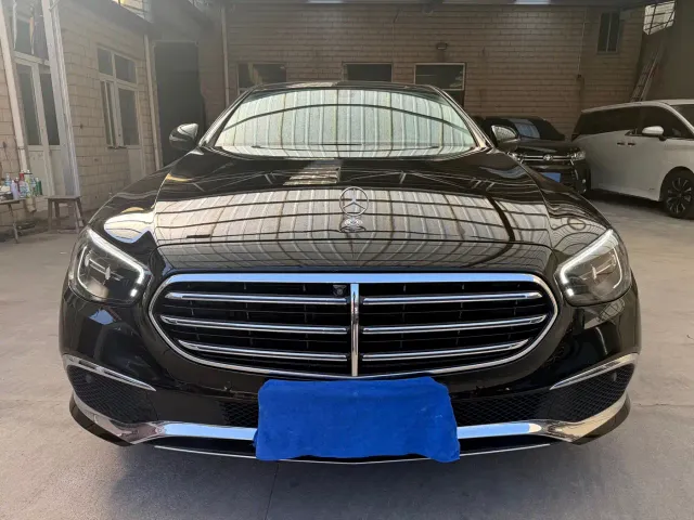 Фотография автомобиля — Mercedes-Benz E-Class
