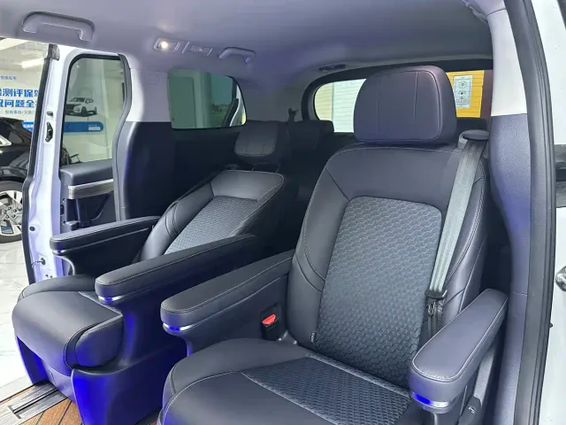 GAC Trumpchi M8 — Фото автомобиля 11