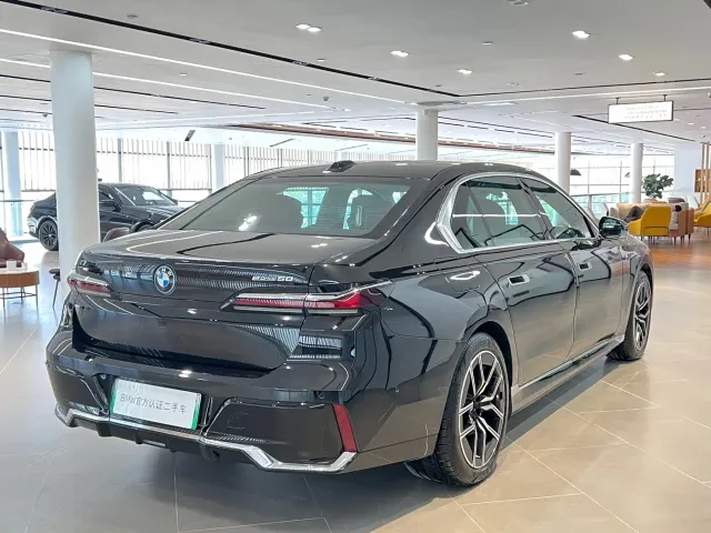 BMW i7 — Фото автомобиля 18