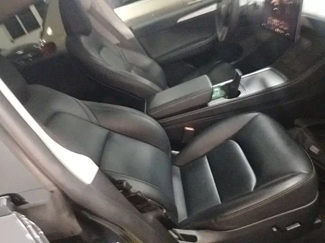 Tesla Model Y — Фото автомобиля 24