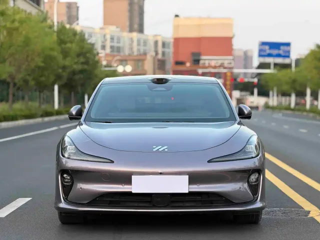 IM Motors L6 — Фото автомобиля 2