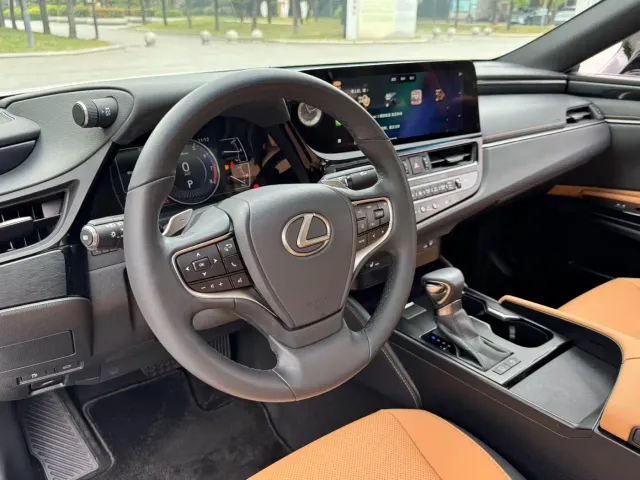 Lexus ES — Фото автомобиля 12