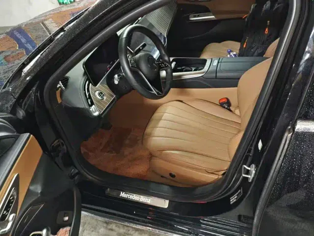 Mercedes-Benz E-Class — Фото автомобиля 4