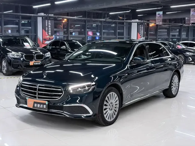 Фотография автомобиля — Mercedes-Benz E-Class