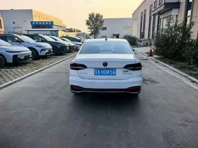 Volkswagen Lavida — Фото автомобиля 8