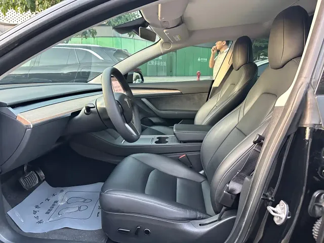 Tesla Model 3 — Фото автомобиля 5