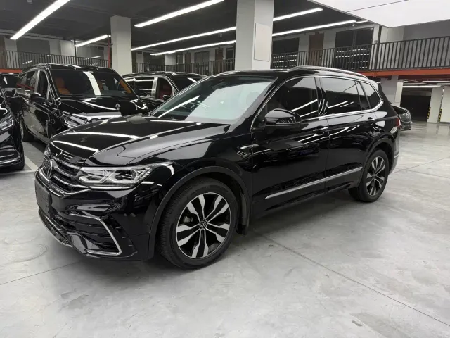 Фотография автомобиля — Volkswagen Tiguan L