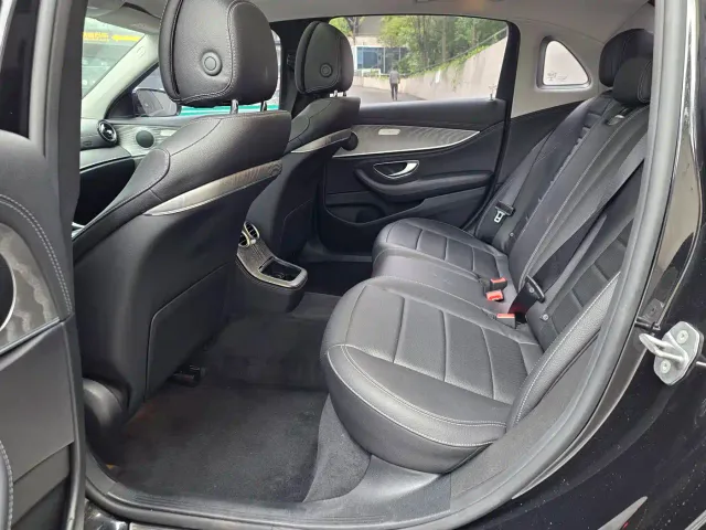Mercedes-Benz E-Class — Фото автомобиля 8