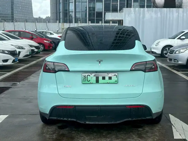 Tesla Model Y — Фото автомобиля 8