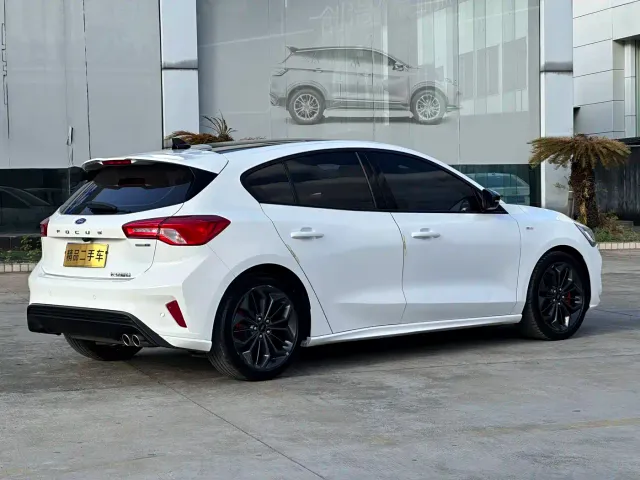 Ford Focus — Фото автомобиля 8