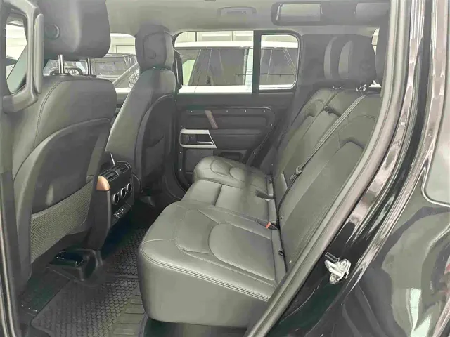 Land Rover Defender — Фото автомобиля 12