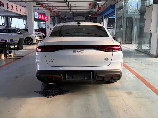 BYD Qin L — Фото автомобиля 5