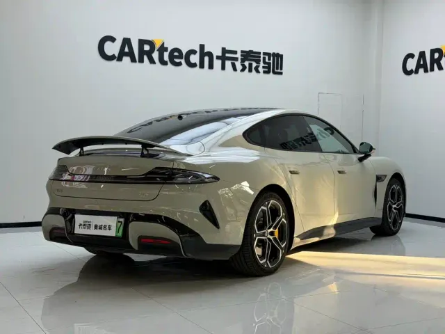Xiaomi SU7 — Фото автомобиля 3