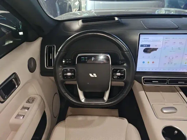 Li Auto L7 — Фото автомобиля 10