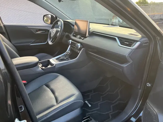 Toyota RAV4 — Фото автомобиля 10