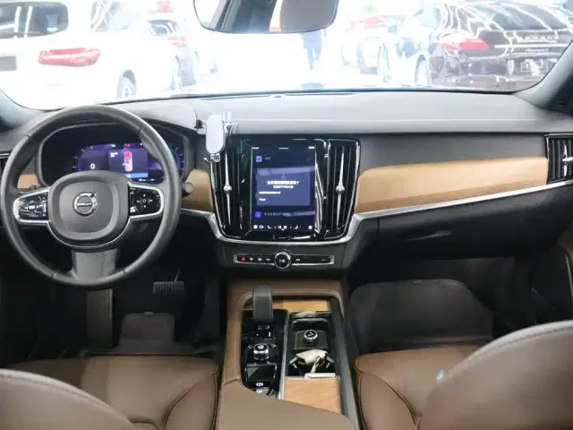Volvo S90 — Фото автомобиля 5