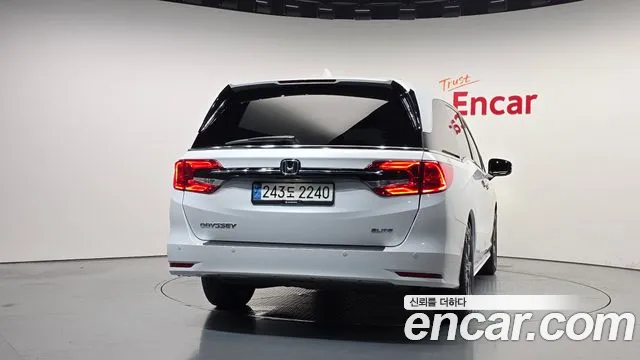 Honda Odyssey — Фото автомобиля 4